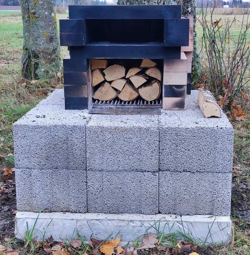 Proper firewood (e.g. dried birch) should be used in the pizza oven's fire pit